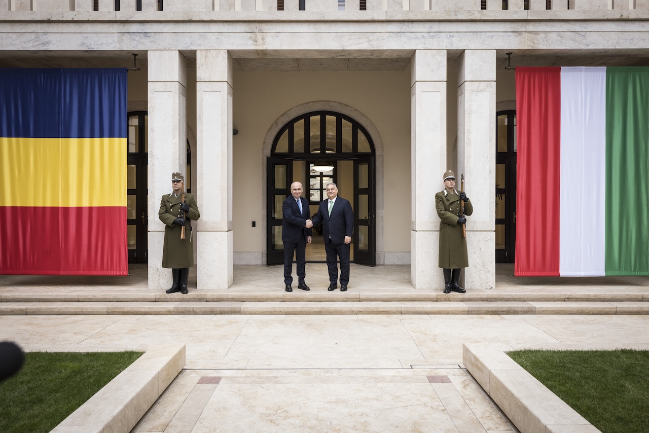 Orbán Viktor Budapesten fogadta Ilie Bolojan román kormányfőt
