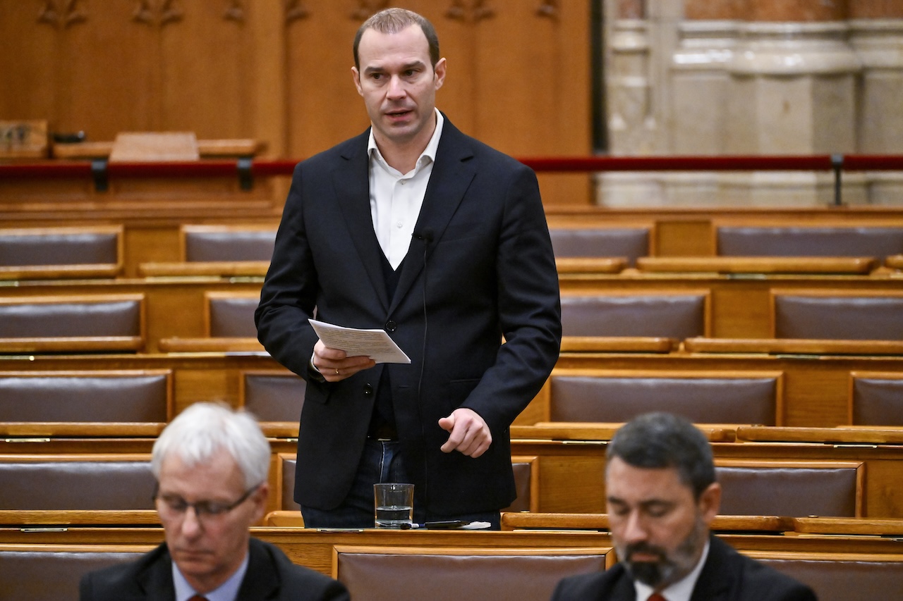 373 ezer forintos garantált bérminimum jön