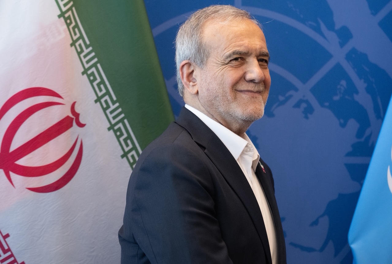 Iráni elnök: Az USA, Izrael és európai országok totális háborút folytatnak Irán ellen