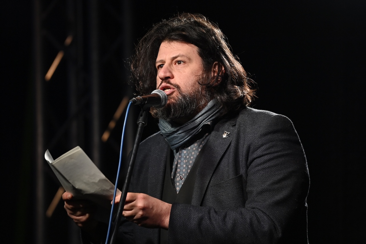 Szemeteszsákok, kórók, üres növényláda – lepusztult Puzsérék „sétálóutcája”