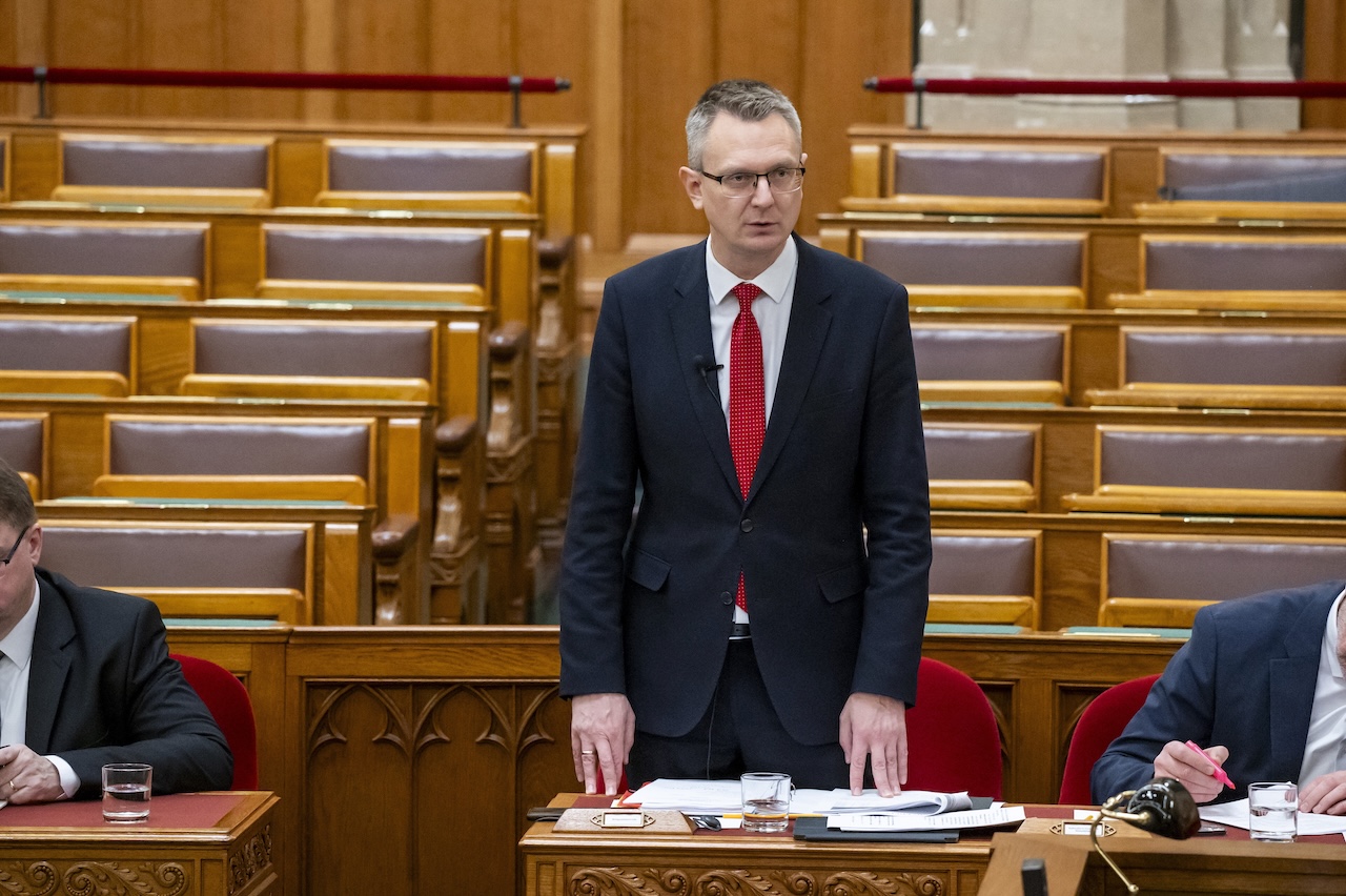 Rétvári Bence: „Ön nem hazudott, csak nem fejtette ki az igazság minden részét”