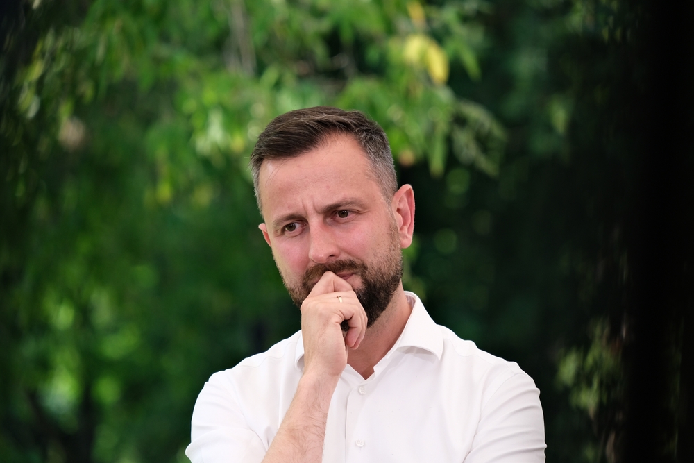 Fegyverkezni, fegyverkezni, fegyverkezni!