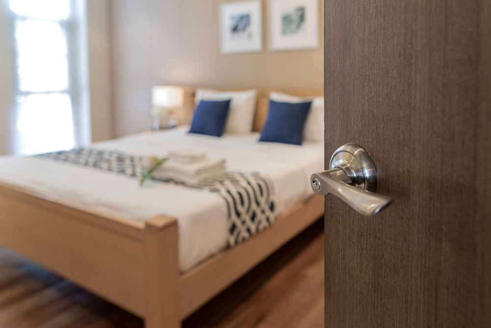 Miért hagyja nyitva a hálószoba ajtaját éjszakára?