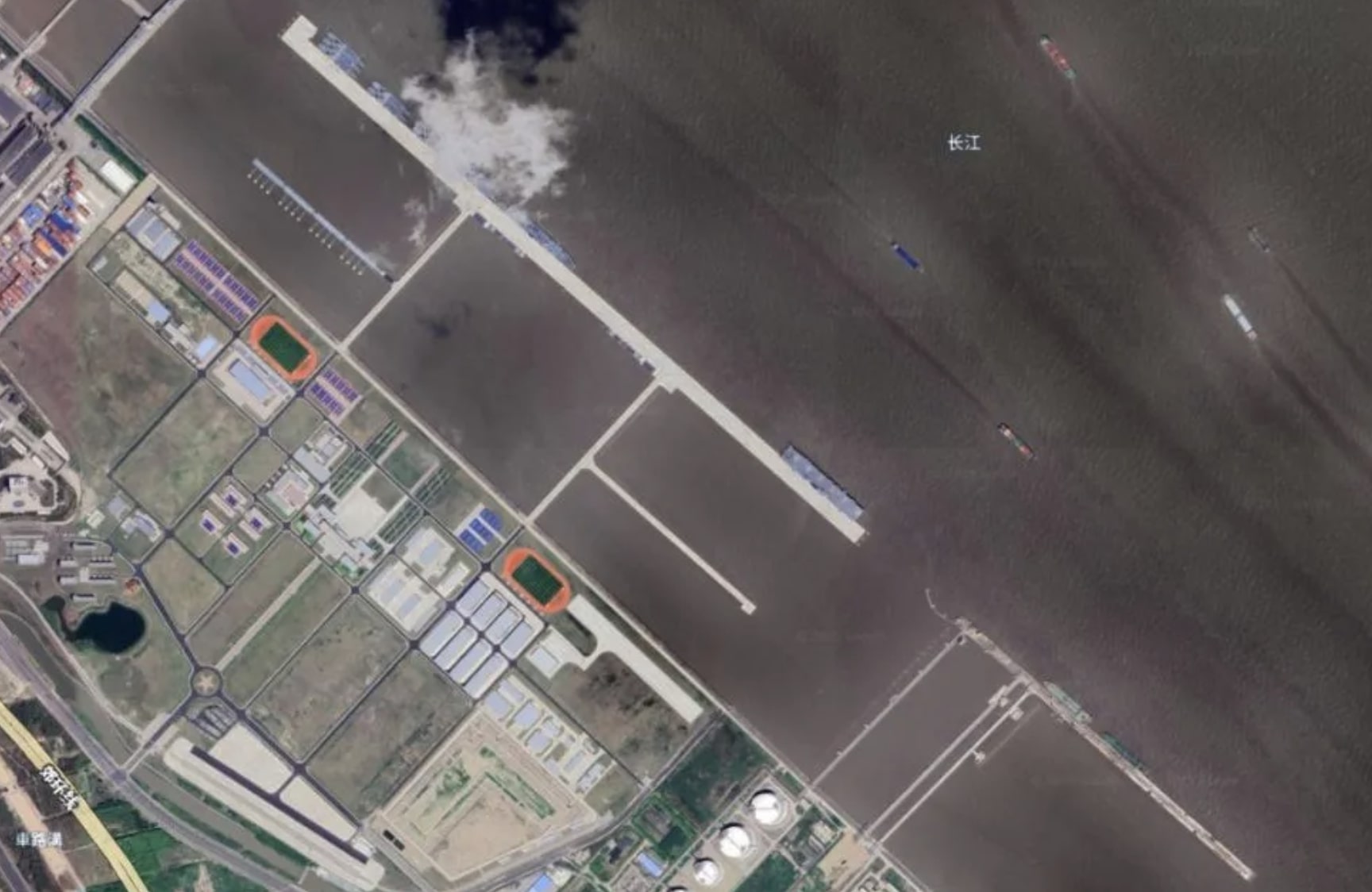 Fokozódó fegyverkezés nagyhatalmi szinten, nő a konfliktus veszélye