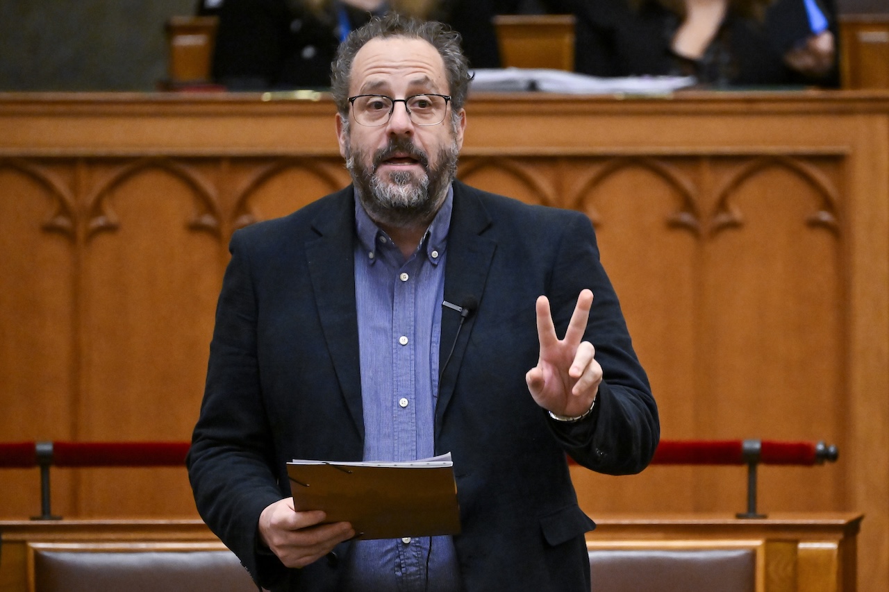 Államtitkári válasz Vajda Zoltánnak: Ne álmodozzon, nem bukunk meg, maradunk!