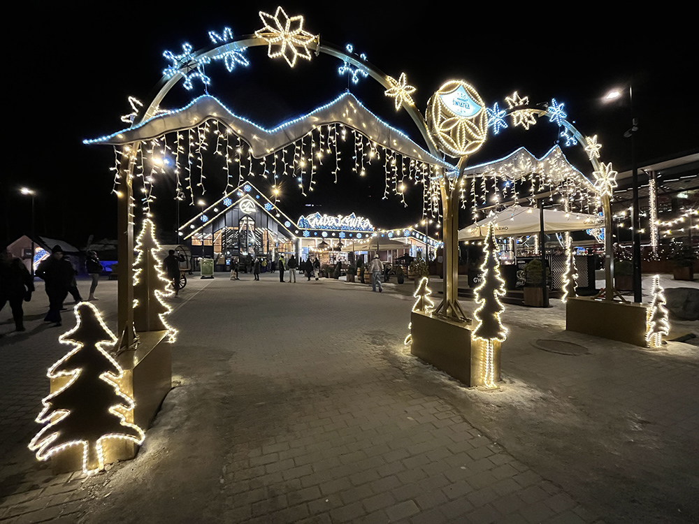 Ilyen az advent barátaink hegyekkel körbeölelt varázslatos ékszerdobozában