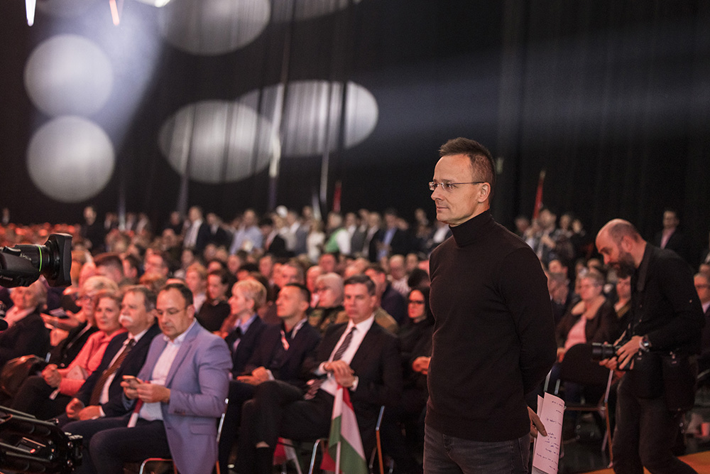 Bábkormányt akarnak, de ehhez nekünk is lesz néhány szavunk