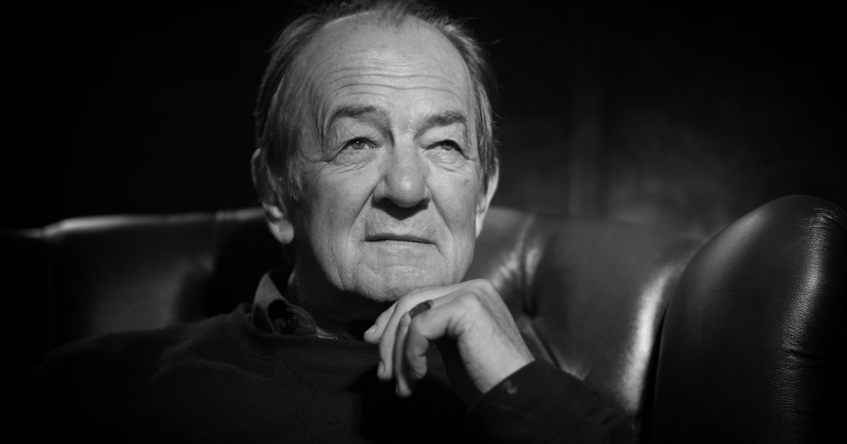 Elhunyt Aknay János