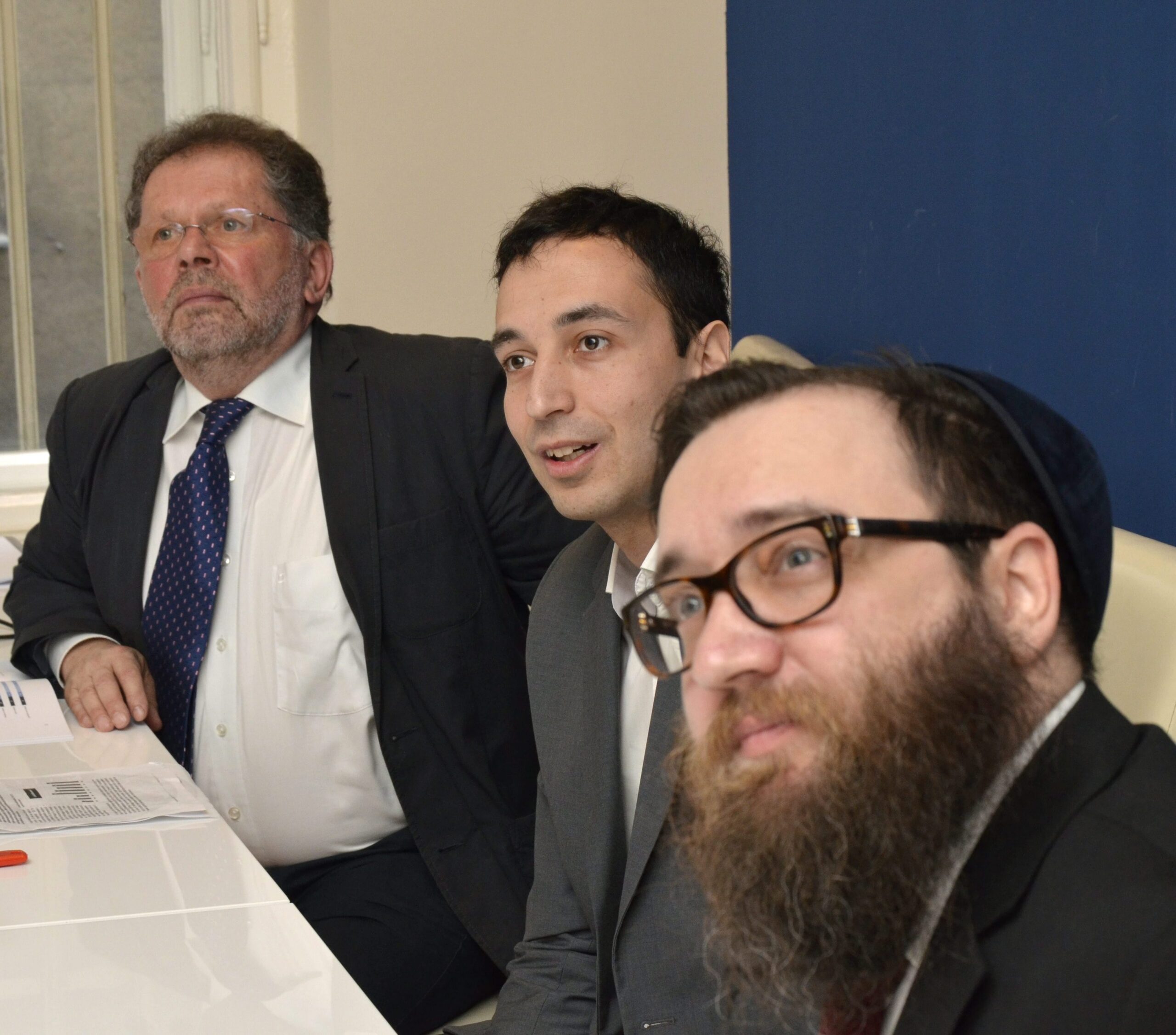 Hann Endre próbálja magyarázni a Medián méréseit