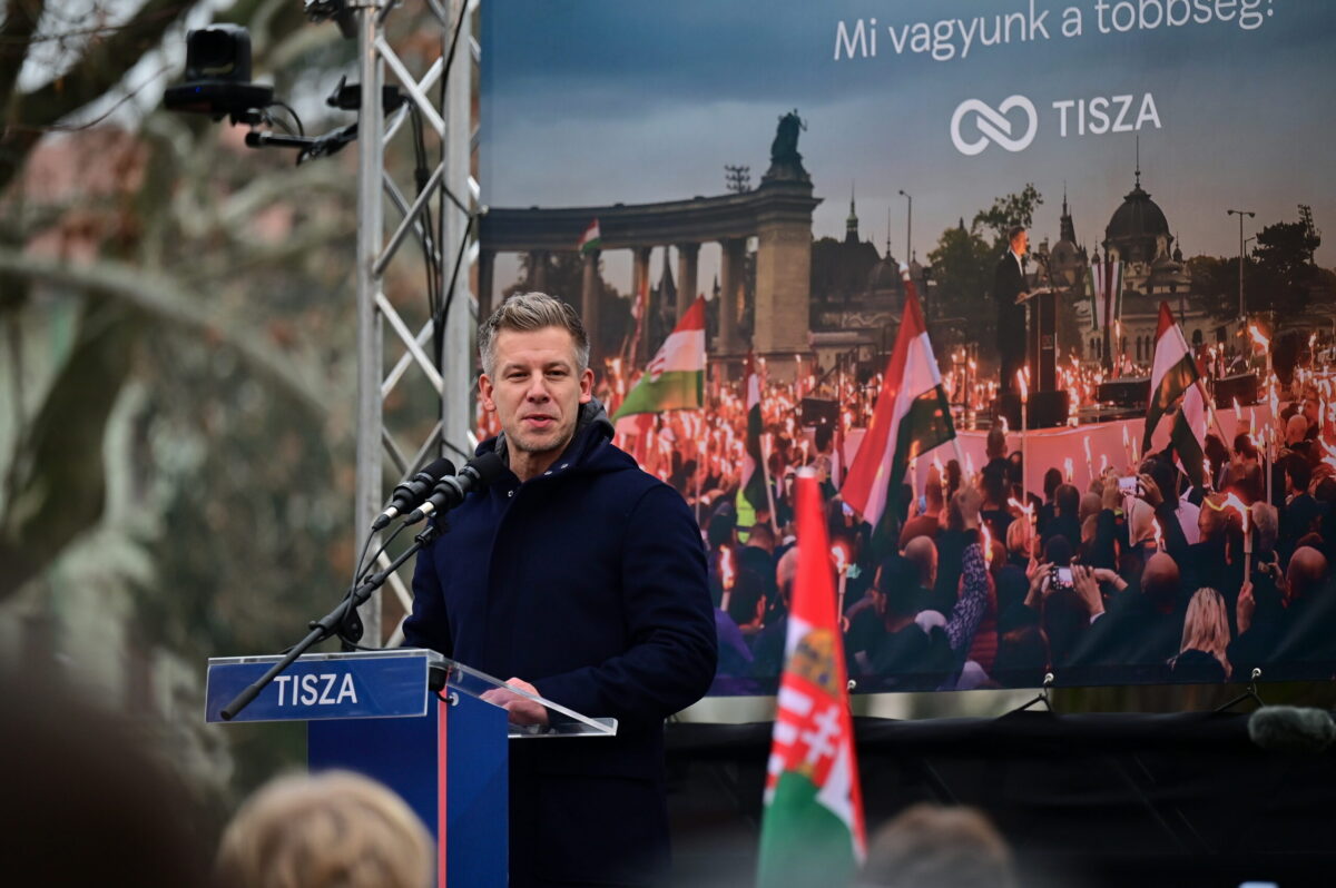 Súlyos veszélyt jelenthet a szuverenitásra a Tisza Párt adatbázisa