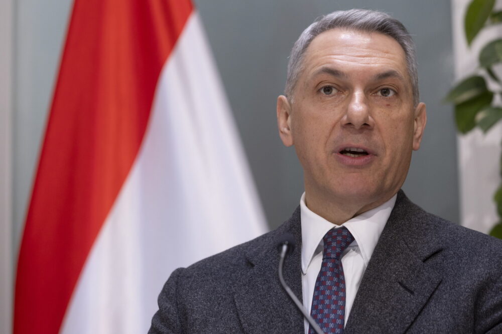 Lázár János: Magyarország az autópálya-hálózatot tekintve utolérte Ausztriát