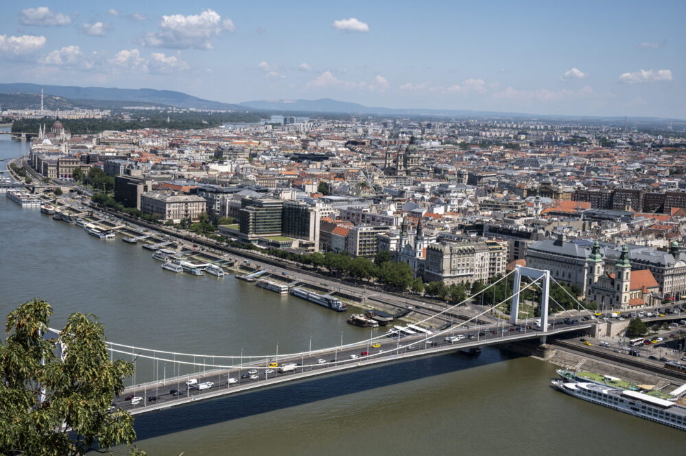 Gyűlés akadályozhatja a forgalmat kedd este Budapesten