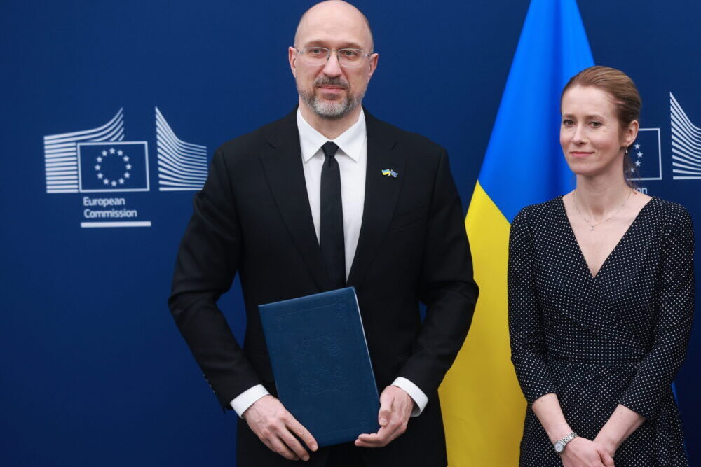 Menesztette az ukrán parlament a védelmi minisztert