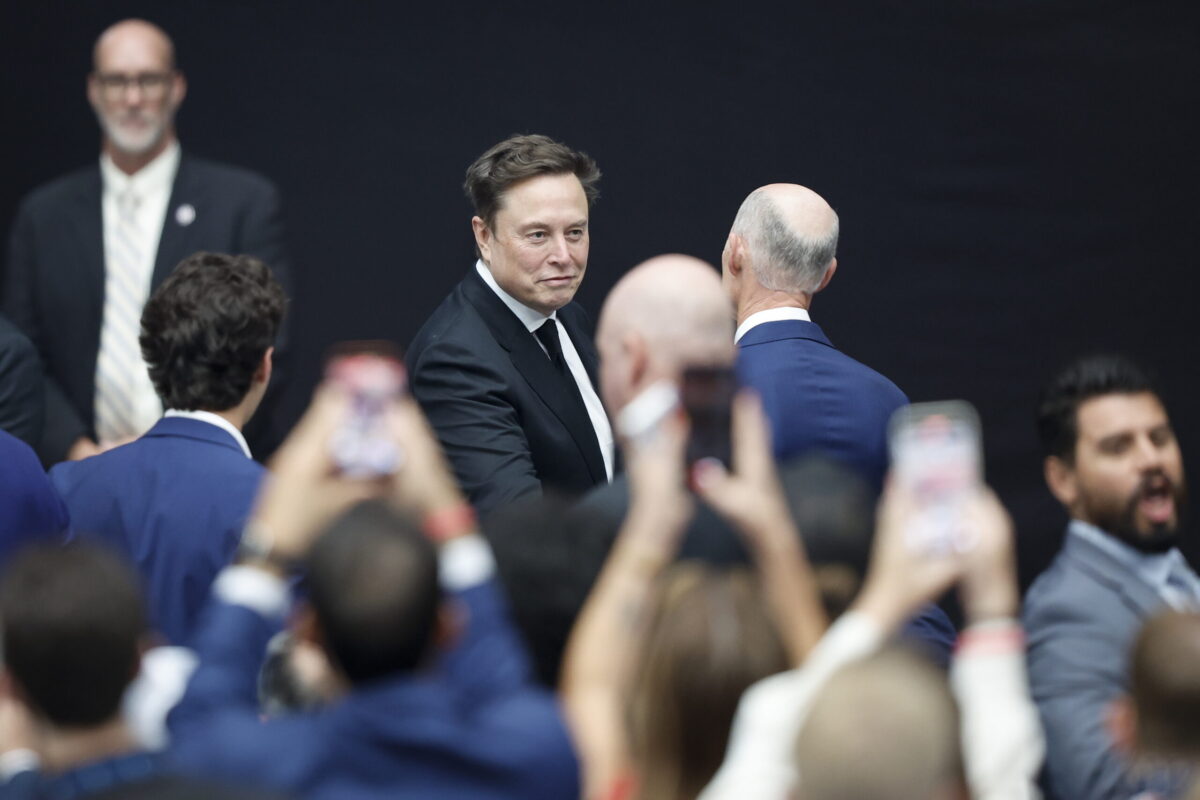 Elon Musk szerint a brit kormány fasiszta