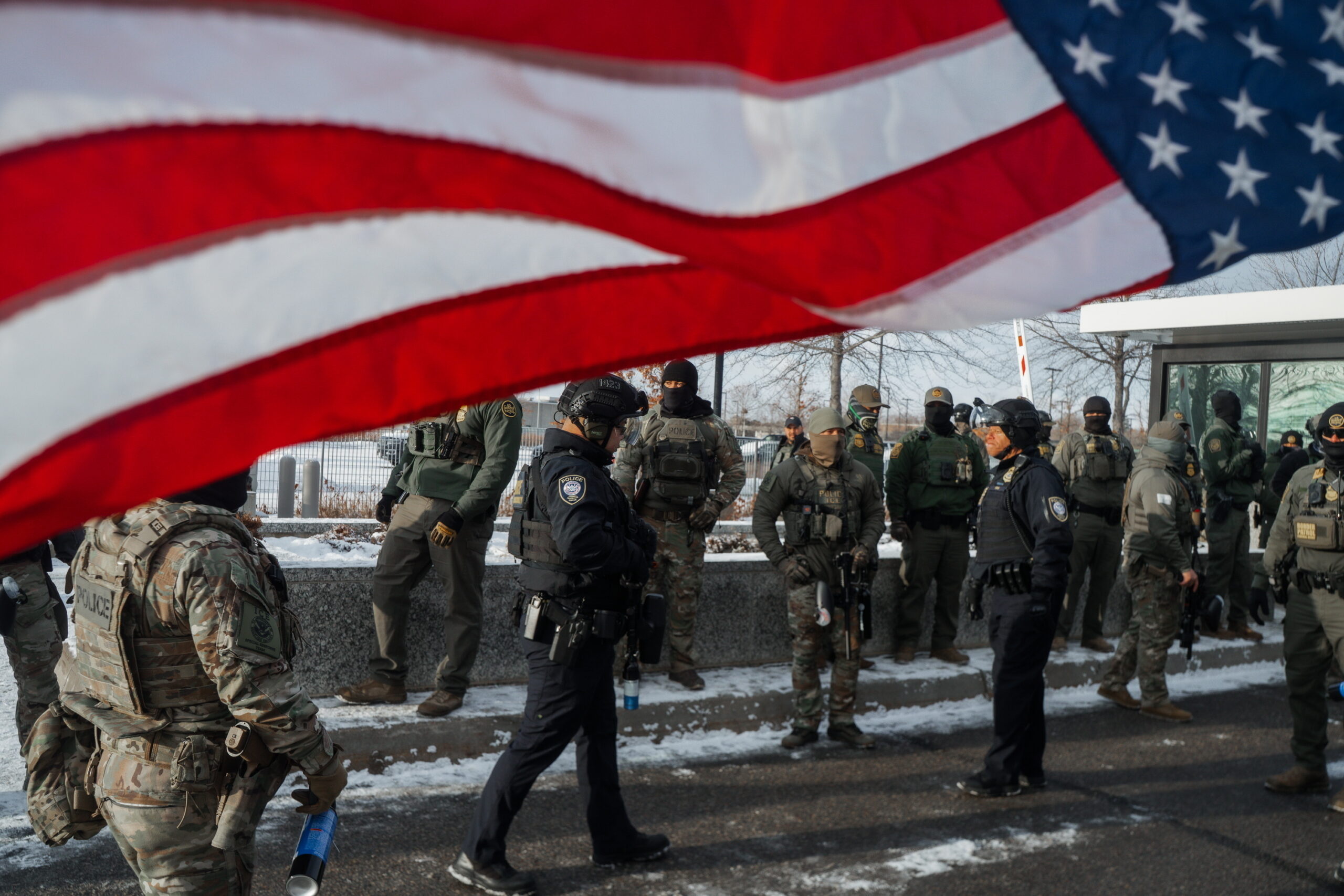 Minneapolisban ismét összecsaptak a bevándorlási hatóság ellen tüntetők és a rendvédelmi erők