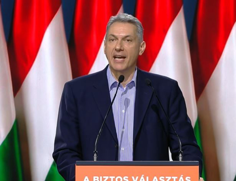 Hittel, bátorsággal, együtt az emberekkel