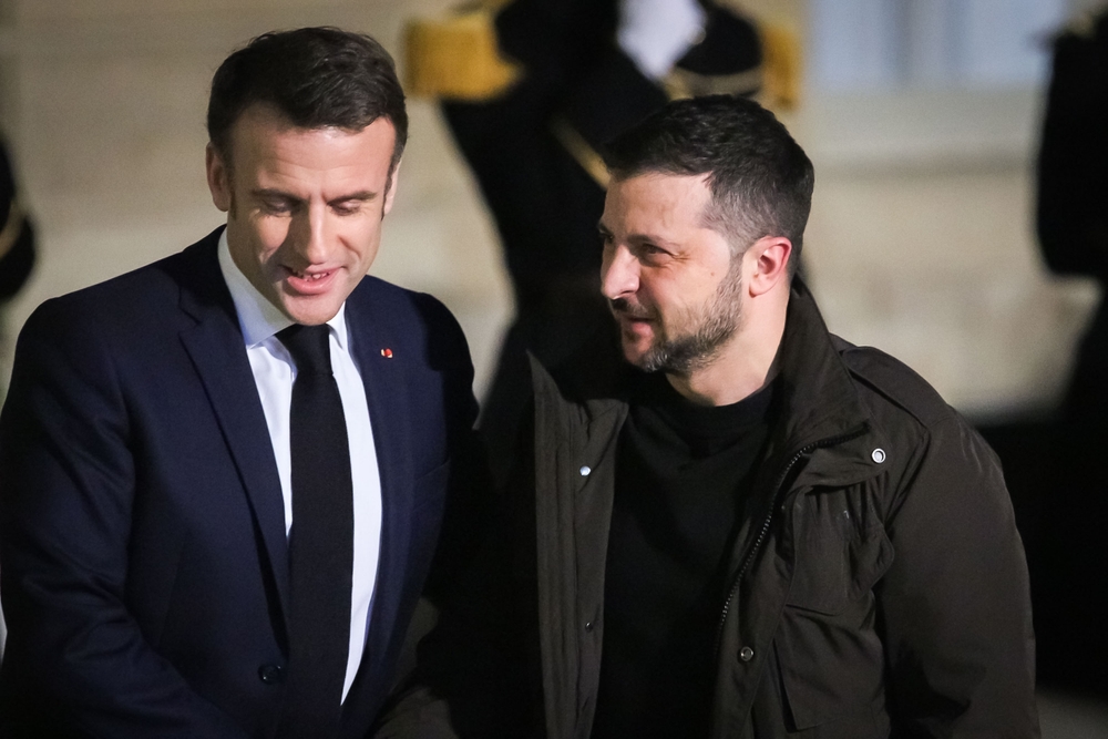 Háborúpárti sürgölődés Párizsban