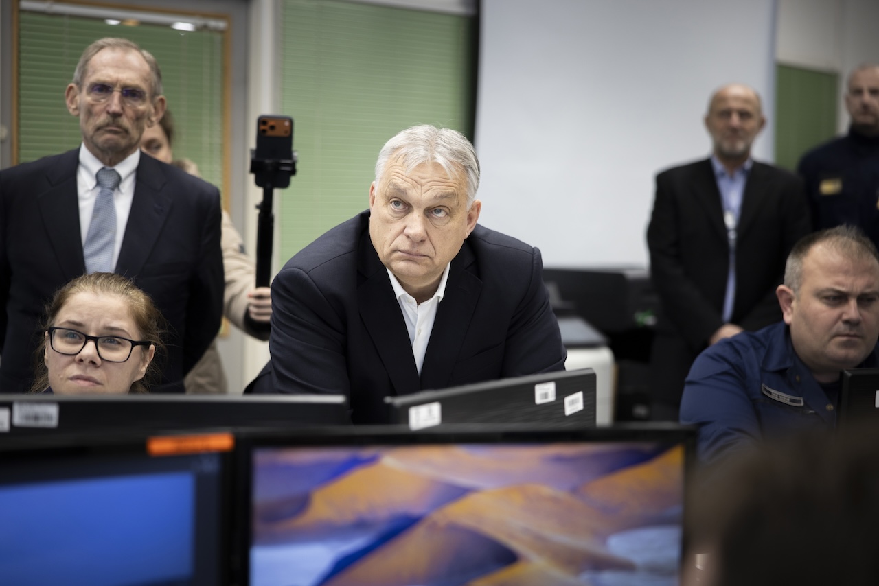 Orbán Viktor: Éjszaka is folytatjuk. Vigyázzunk egymásra!