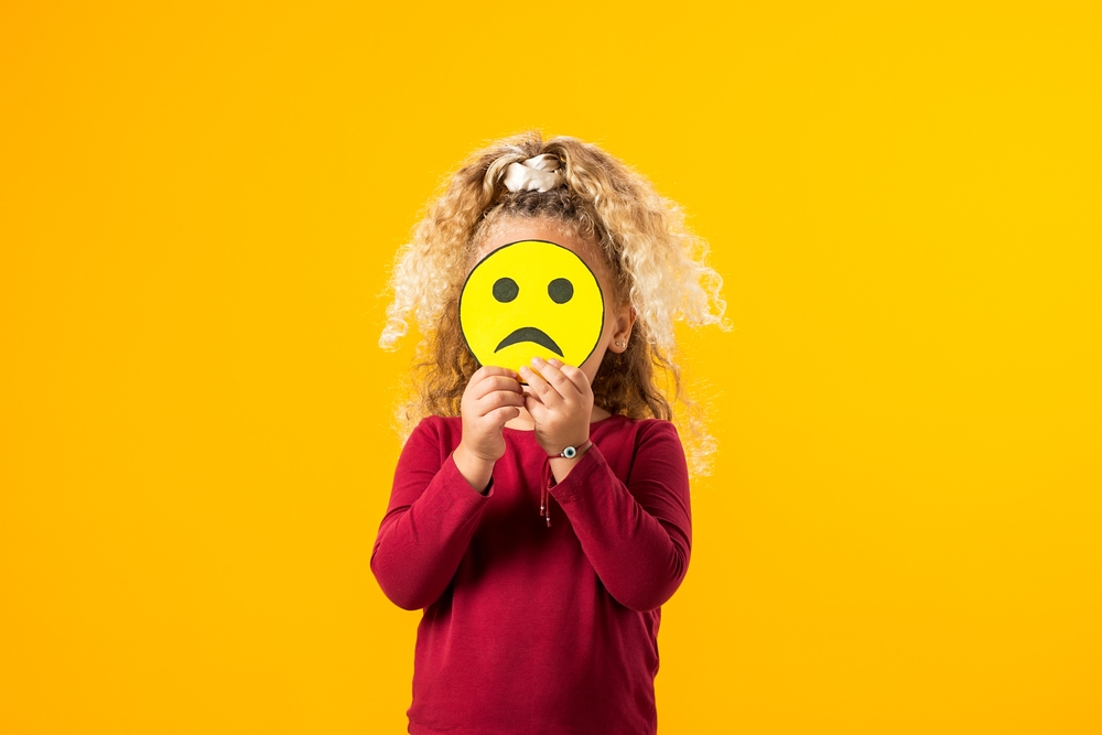 Szakértői figyelmeztetés: kitakart képet se tegyünk közzé a gyerekünkről