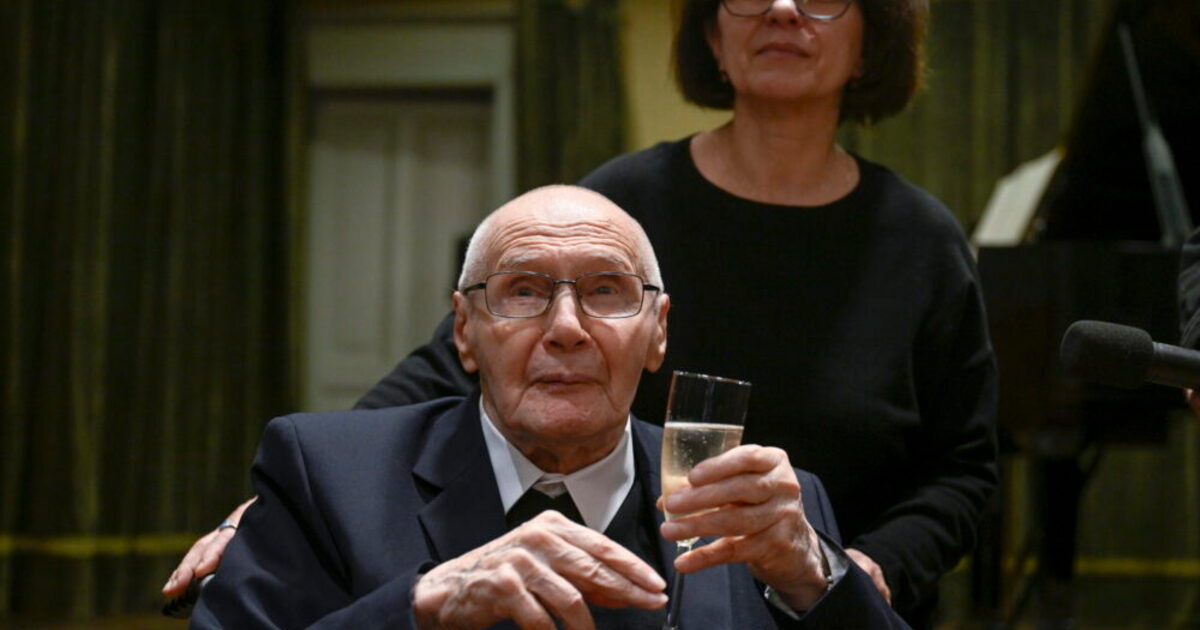 Hankó Balázs köszöntötte Kurtág Györgyöt a zeneszerző a 100. születésnapja alkalmából