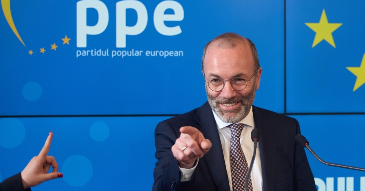 Íme a demokrácia Manfred módra