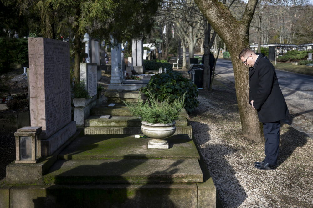 Budapest ostromának civil áldozataira emlékeztek a Farkasréti temetőben