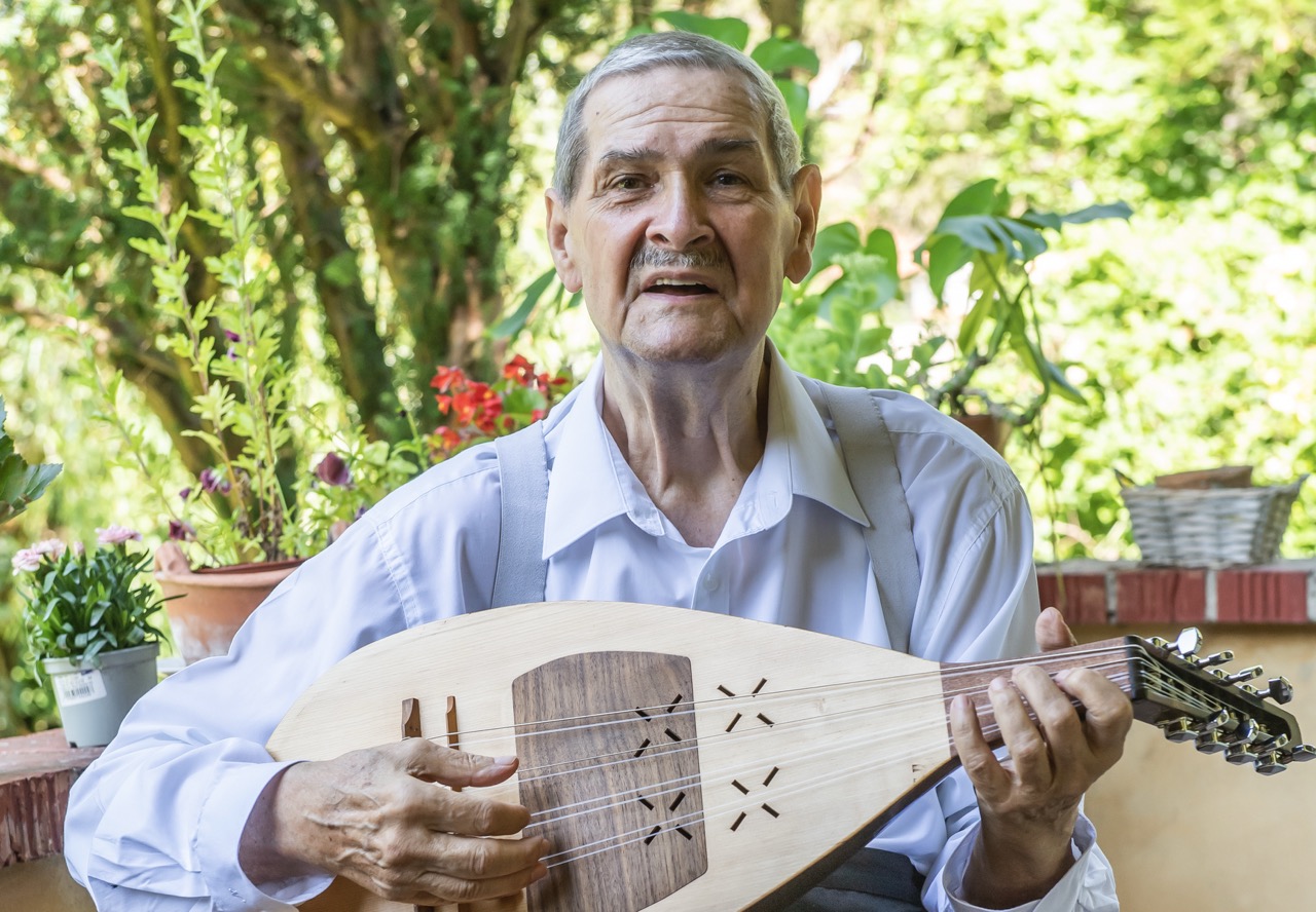 Hogyan vált veszélyes revizionistává egy lantművész?