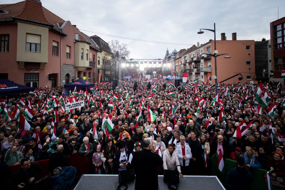 Orbán Viktor országjárása Hódmezővásárhelyen, hangsúlyozza a többséget