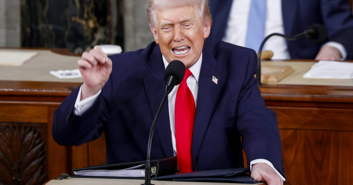 Totális átrendeződés: Donald Trump megint váratlant lépett