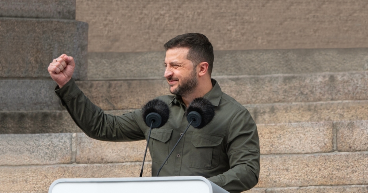 Brüsszelben felköptek és aláálltak