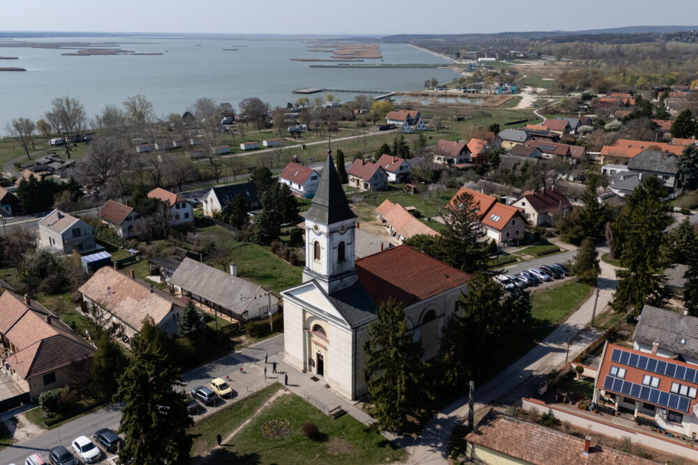 Megújult a Szent István király templom Velencén