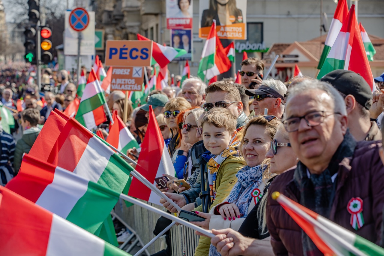 Békemenet helyett zászlómenet október 23-án