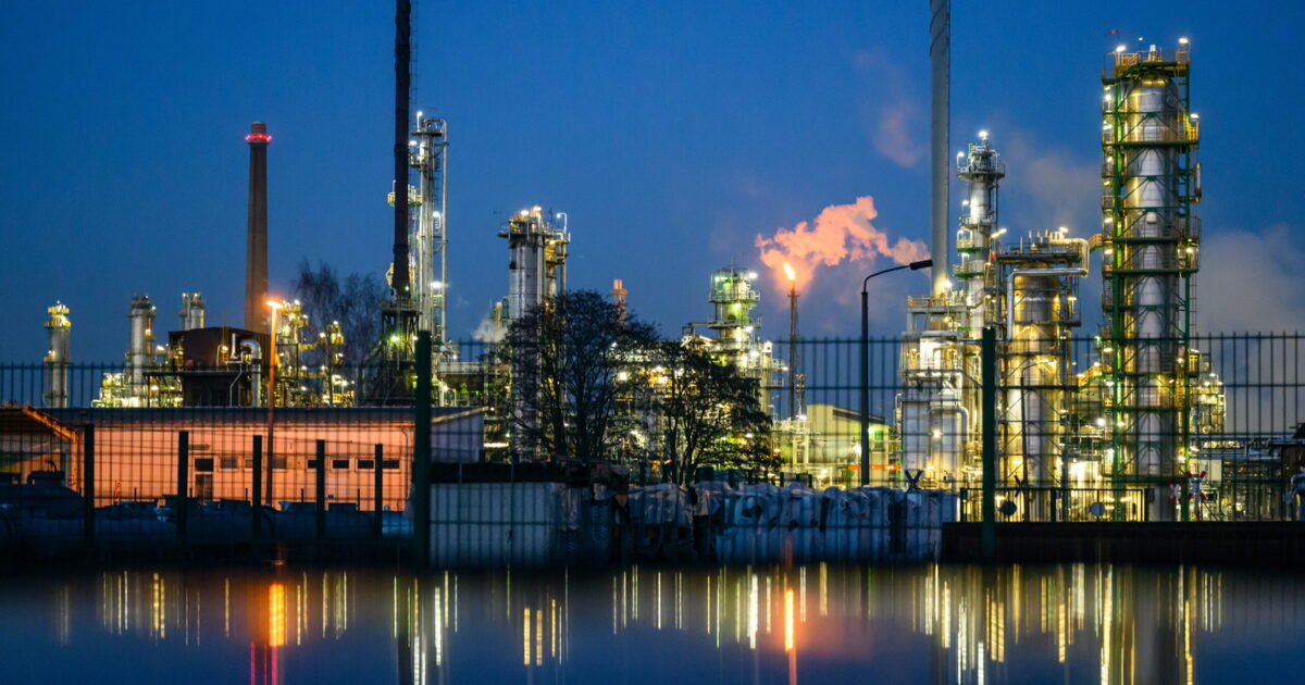 Rendkívüli állapotot hirdettek az ukrán támadás alatt álló Tuapszéban