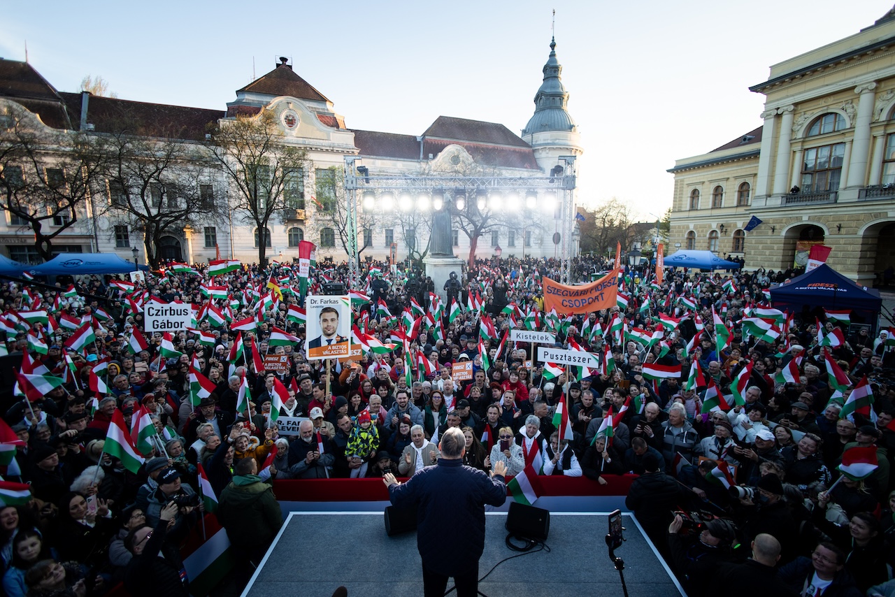 Orbán Viktor Szentesen: Lefele folyik a Tisza, nem jön az többet vissza