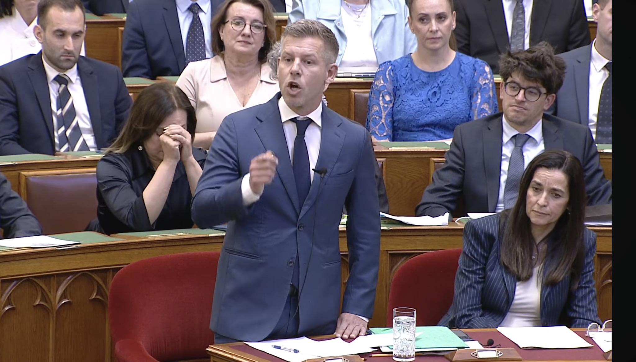 Botrányos vita a parlamentben