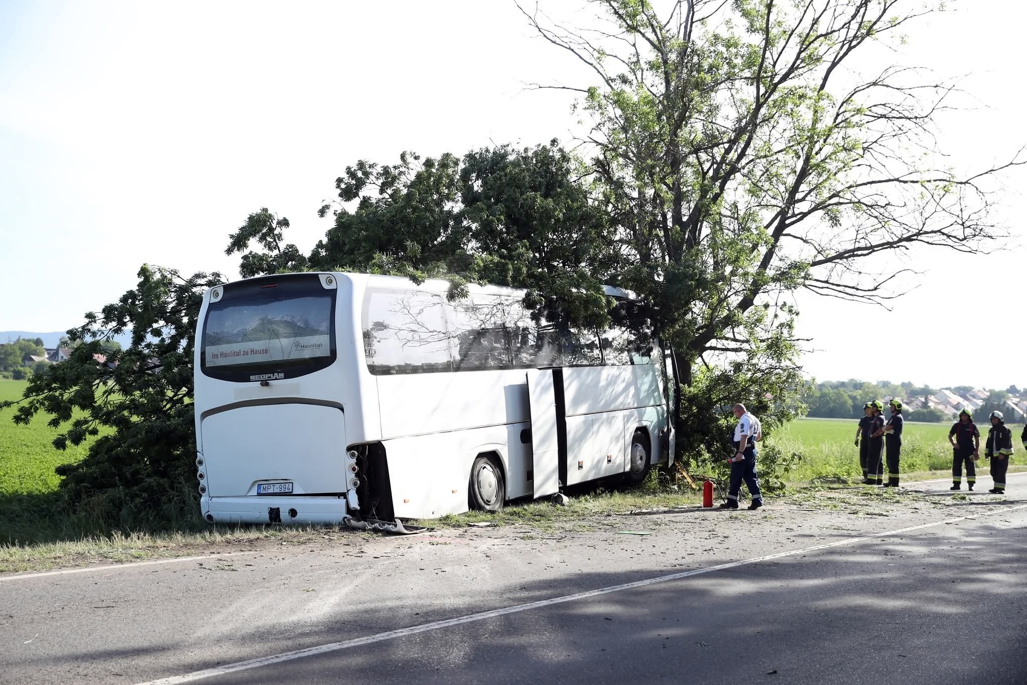 Kiderült, melyik csapattól érkeztek a busztragédia súlyos sérültjei