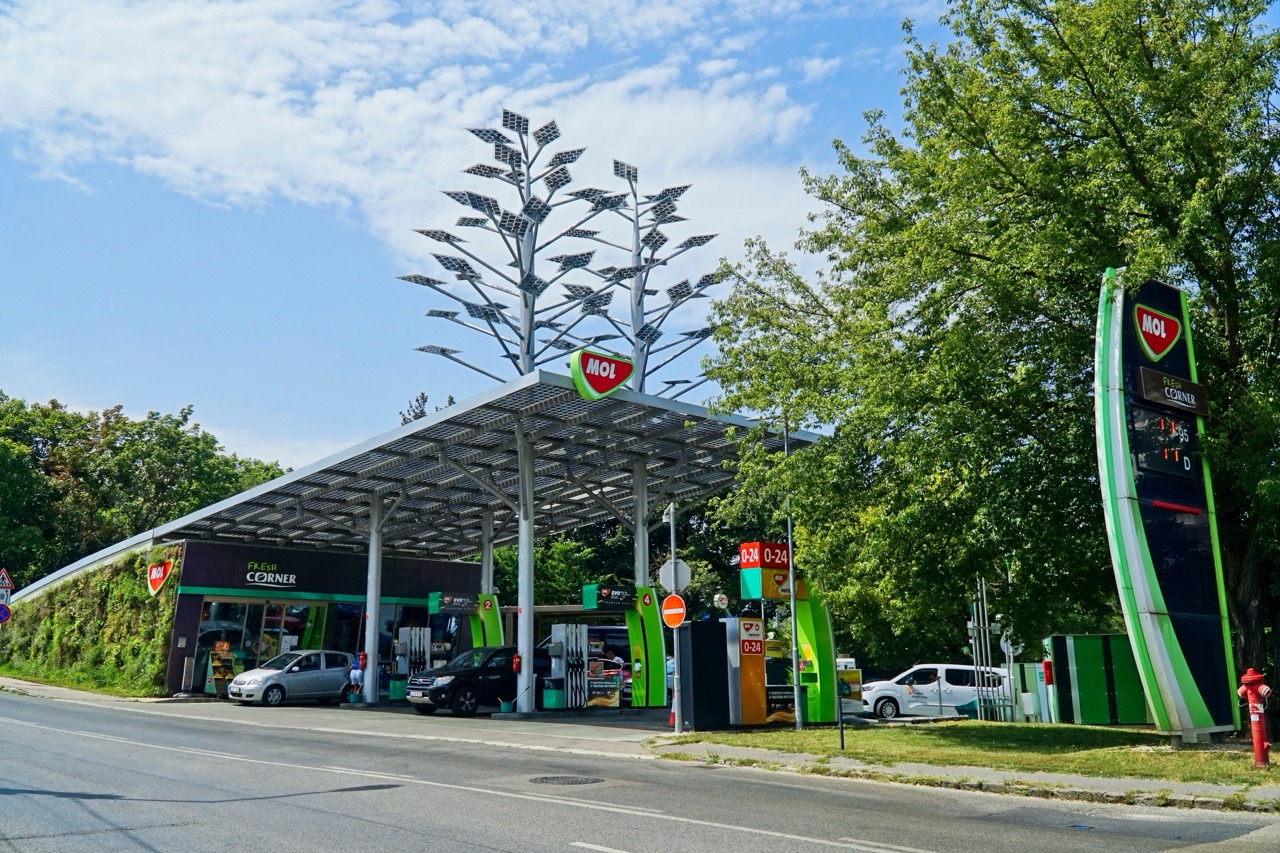 Kormányváltás után célkeresztben a Mol