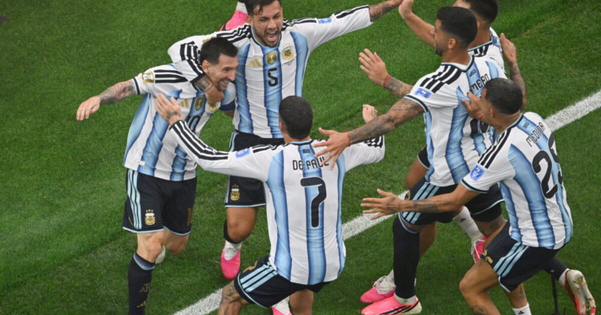 Messi sportágtörténeti duplájával már biztos továbbjutók a címvédő argentinok