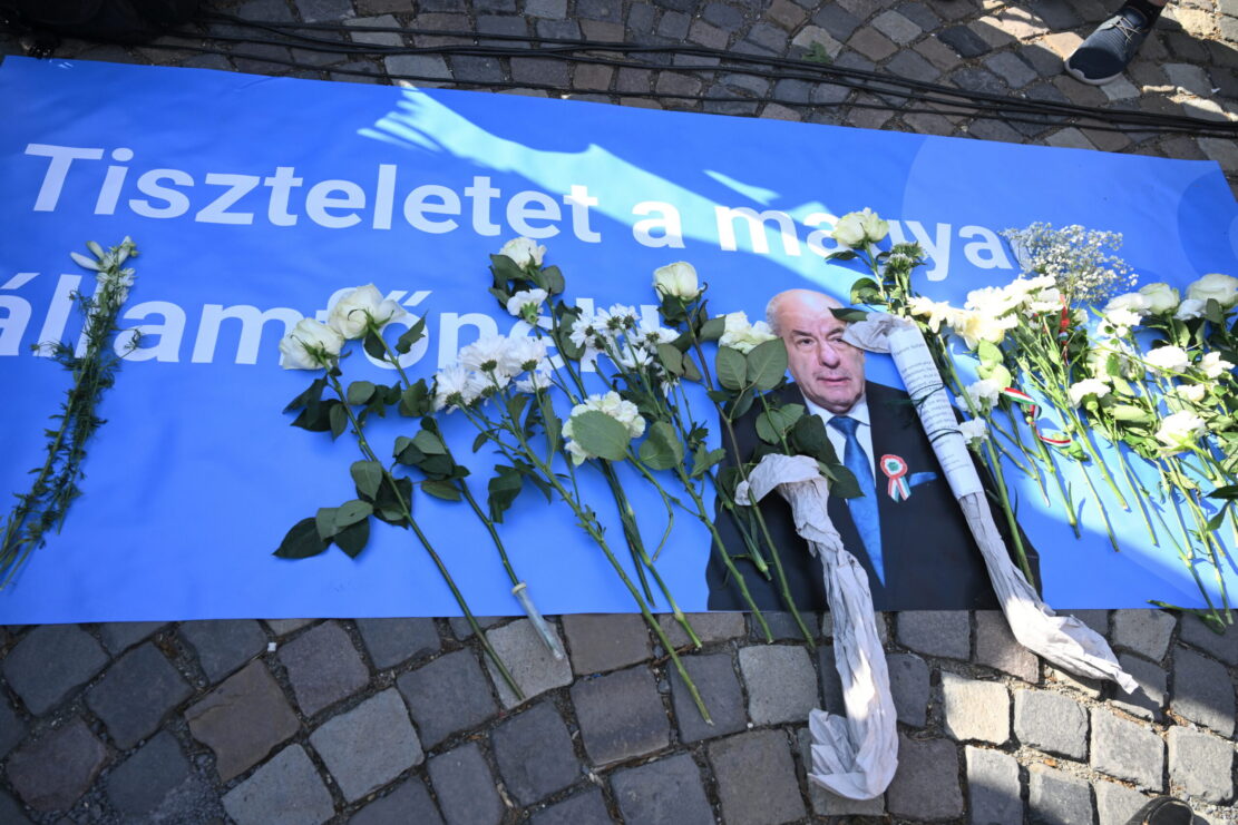 Emberségről példát, vitézségről formát