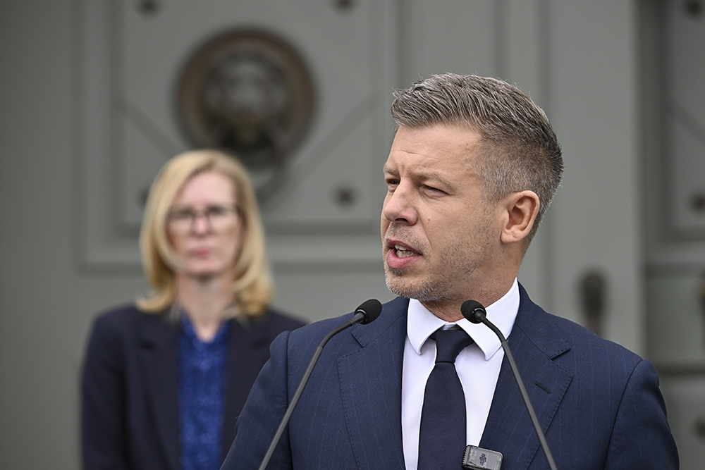 Magyar Péter őrjöngött, rendőrrel fenyegetőzött