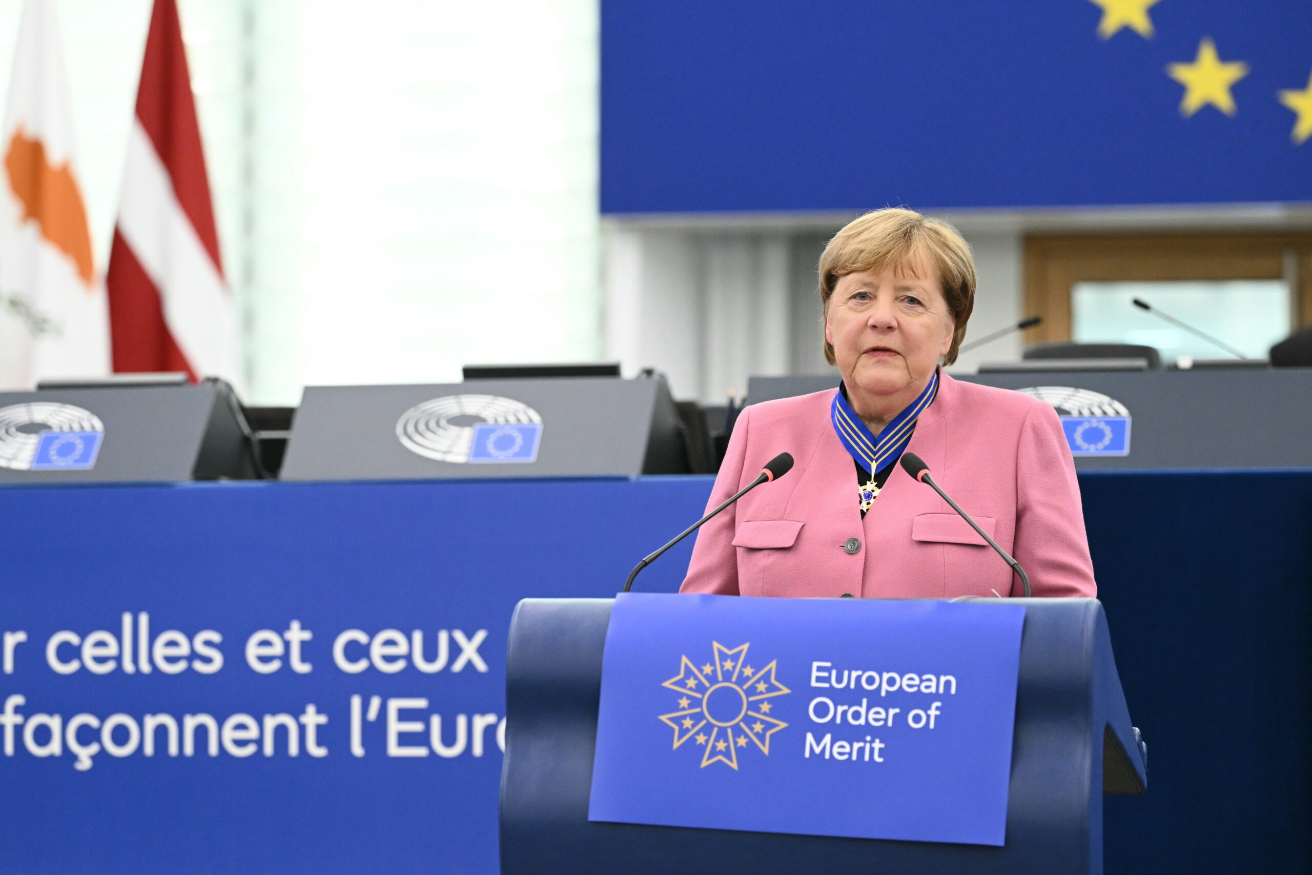 Angela Merkel szerint nem a tömeges migráció, hanem az AfD a probléma