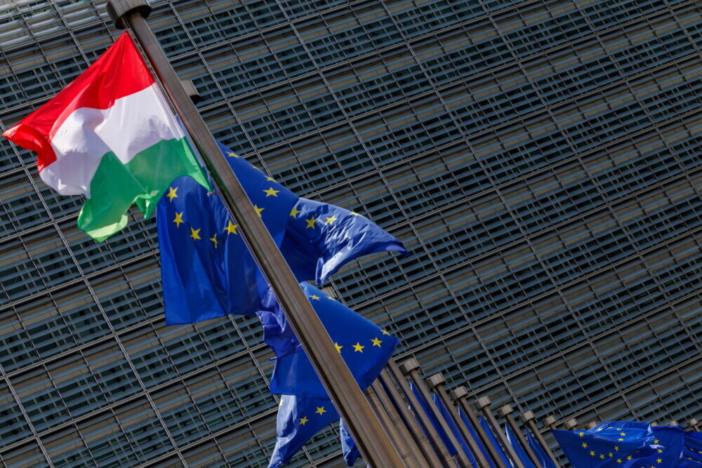 A nemzeti szuverenitás védelméről szóló törvény eltörlése Brüsszel rendelése