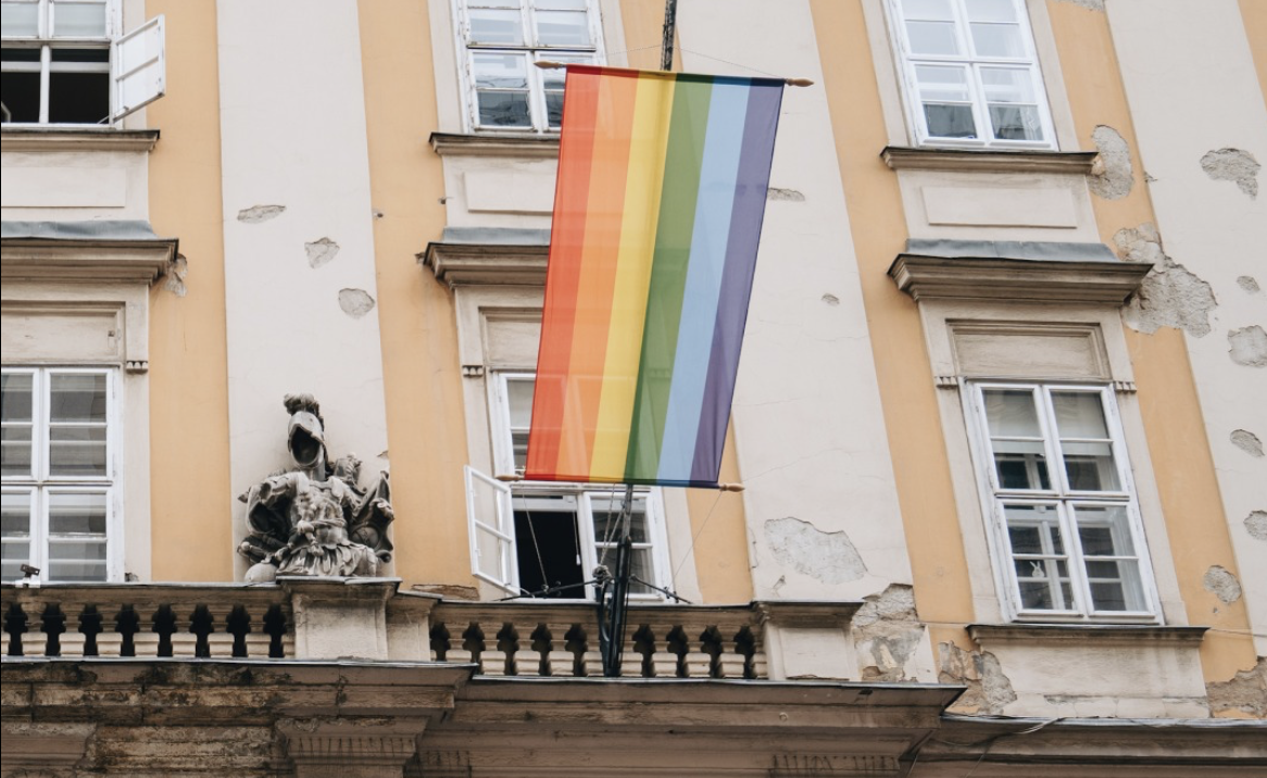 Szivárványba borult a Városháza a „Pride hónap” alkalmából