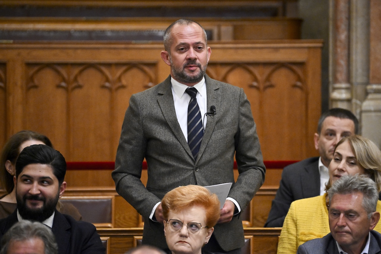 Gyopáros Alpár: Önök fenyegetik az önkormányzatoka