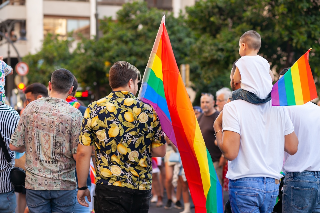 LMBTQ és gyermekvédelem: új szabályokat vezetne be a Tisza