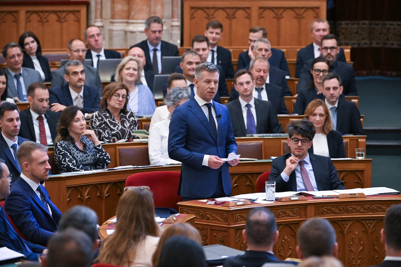Magyar Péter: Nem csupán egy hivatalt szüntetünk meg
