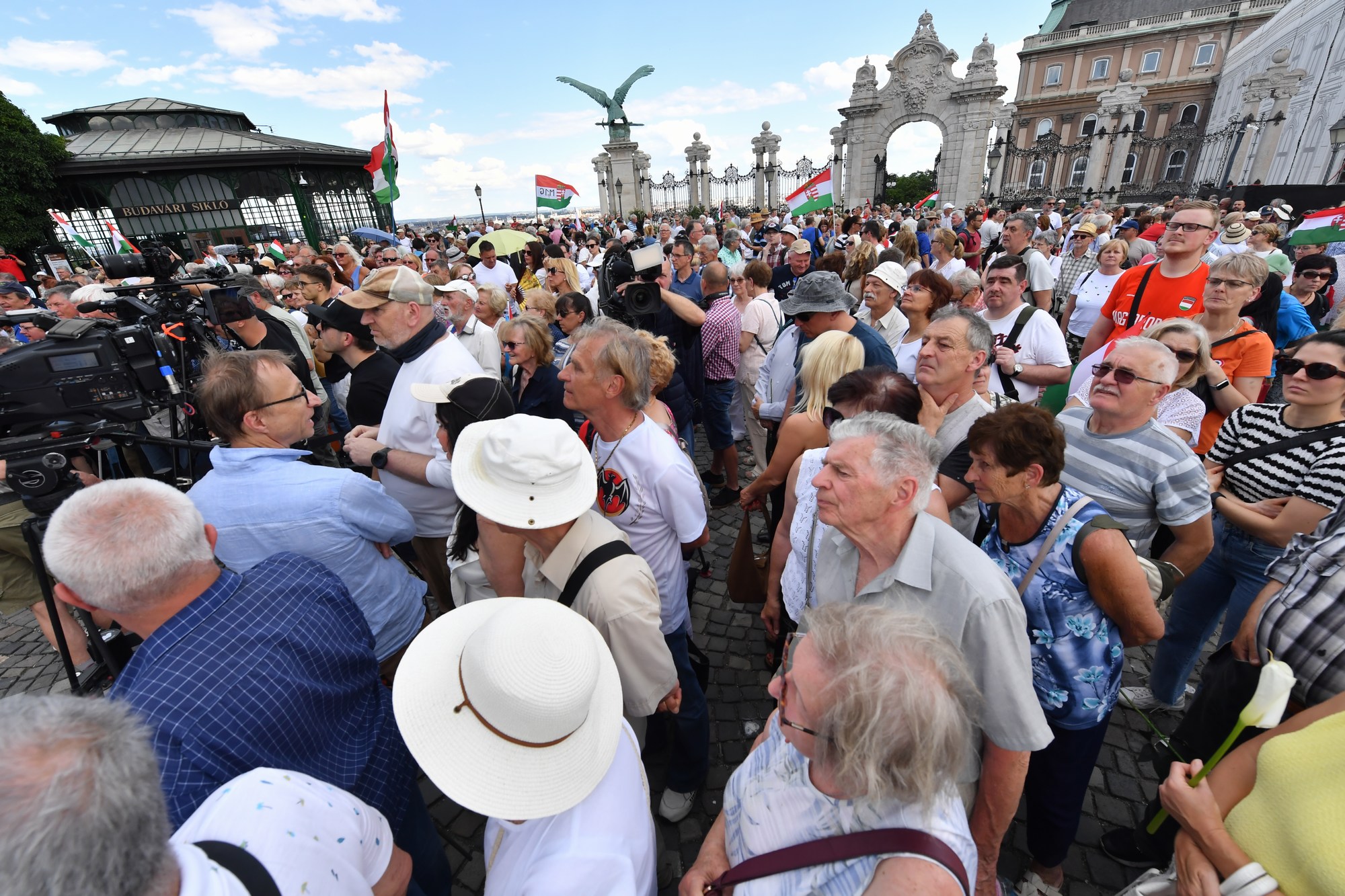 Emberségről példát, vitézségről formát