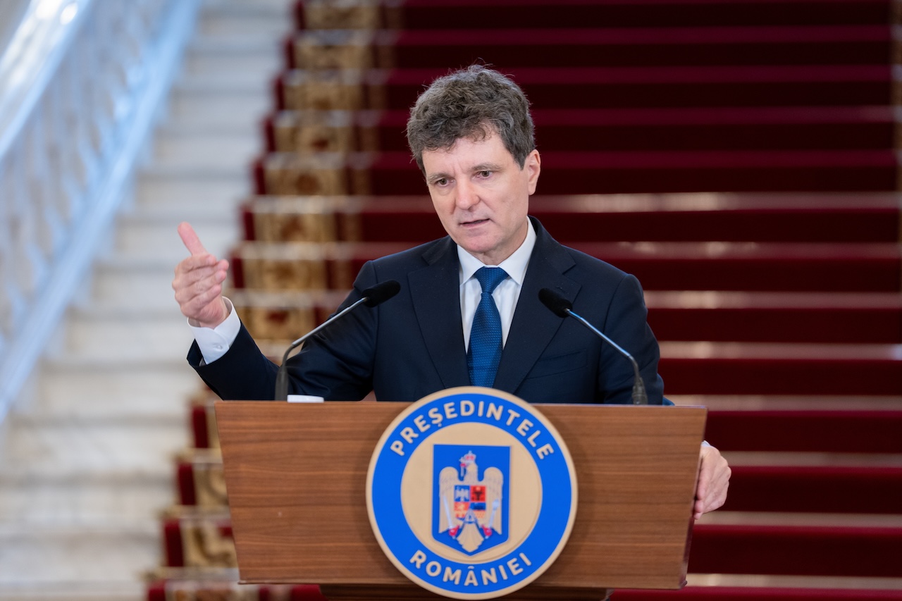 Nicușor Dan tárt karokkal várja a NATO-t Romániába