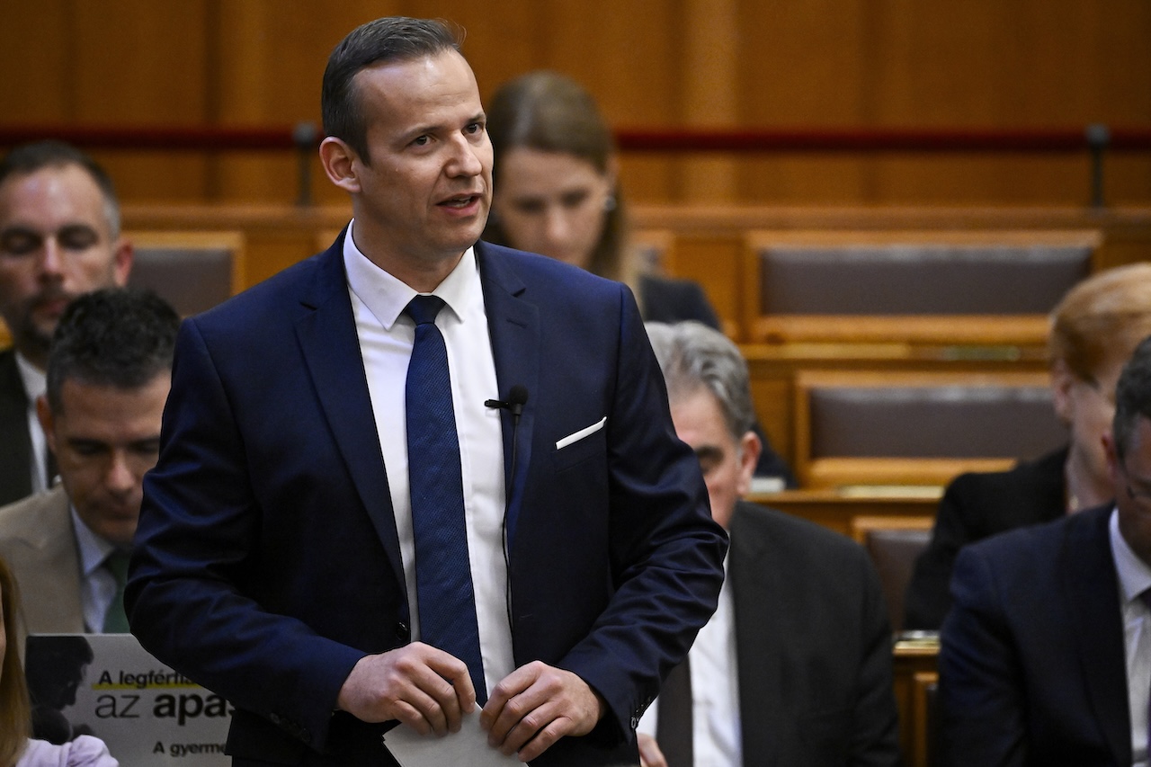 Magyar Péter nem akar közösen éjszakázni Toroczkai