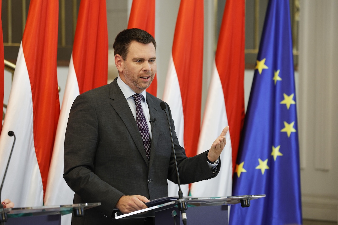 A kormány hivatalosan is benyújtotta a helyreállít